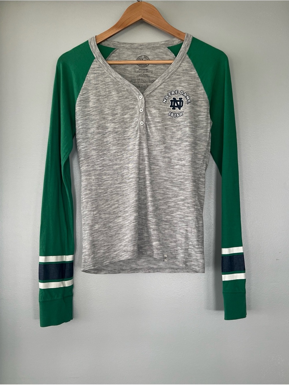 ‘47 Brand Notre Dame Irish Gray & Green Raglan Sleeve Henley Shirt Women’s M